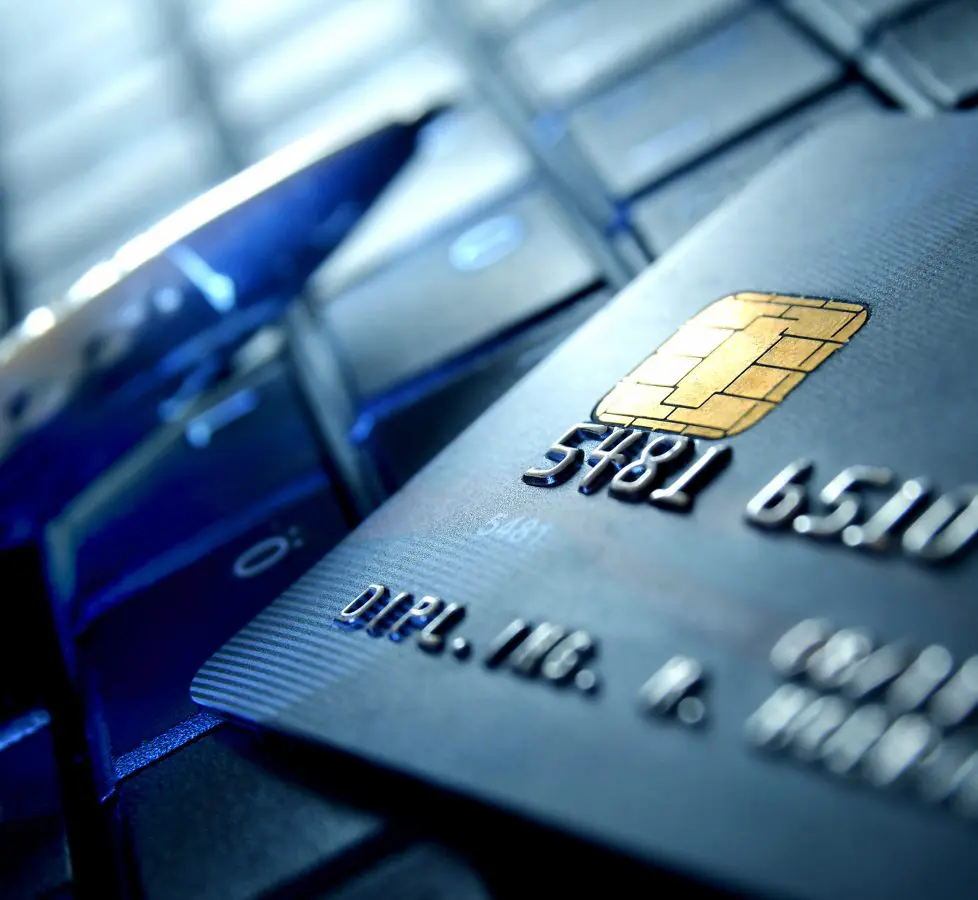 「デポジット型クレジットカード」って何？ どんな特徴がある？ メリットとデメリットが知りたい！