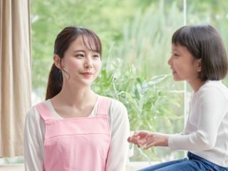 自分も恋人も保育士ですが、手取りは2人で「30万円」です。結婚して自分たちの子どもを育てていけるでしょうか？