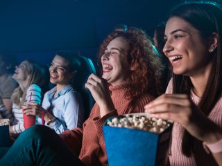 映画を観るのに2000円…！ お得に観られる方法は？