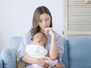 0歳の子どもがいて育休中ですが、「復帰して時短勤務」か「仕事を辞める」かで迷っています。「6年間」でどれだけの差が付きますか？