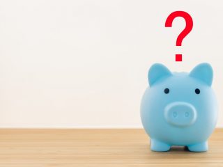 「月8万円」の年金だけで暮らしていけるのは、定年時点で貯金がいくらある人？