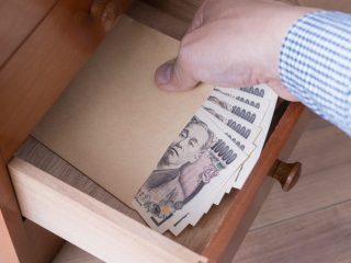 亡くなった母のへそくり「100万円」を発見！ 見つけたもの勝ちで大丈夫？