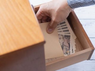 「タンス預金」はなぜバレるのか。亡き母のタンス預金にも税金はかかる!?