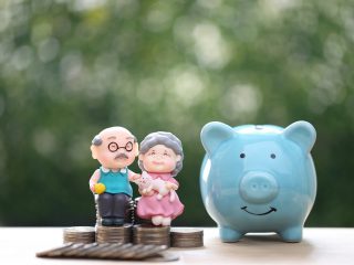 60代で「貯蓄100万以下」は恥ずべきこと？意外と貯金してない人って多いの？