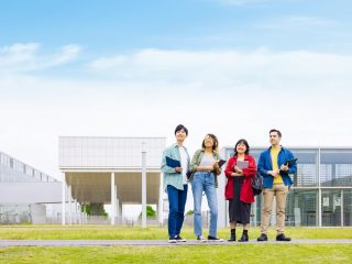 世帯年収800万円で子ども4人の「6人家族」ですが、子ども全員を「私立大学」に行かせるのは無謀でしょうか…？