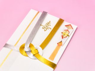 同僚の結婚式でいくら包む？「知らないと恥ずかしい」ご祝儀の相場を徹底解説