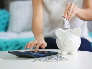 20代の平均貯金額は約160万円!? 若いうちから貯金をするにはどうしたらいいの？