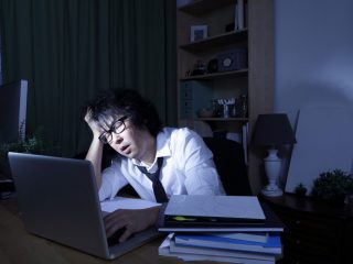 手取り21万、残業「月40時間」でしんどいです…これで転職するのって「甘い」ですか？