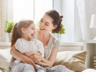 わが子がかわいすぎる…共感必至の親バカエピソード10選「かわいいと同僚に自慢してしまう」