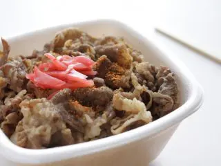 ランチに「牛丼」はコスパ良し？ 「栄養・価格」について検証