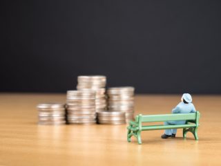 年金受給まであと5年！貯金はいくらあれば「年金だけ」で生活できる？