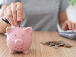 月々の支出を見直し！「毎月2万円」貯める具体的な方法とアイデアとは？