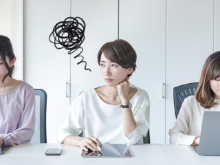 夏季休暇をとるのですが、会社に「旅行先」も伝えなきゃダメですか？ 申請時に「念のため」と聞かれました…