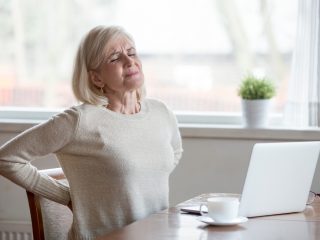 「経済的なゆとりがない」「老後も馬車馬のように働くのか」60代の貯蓄額からひもとく、老後資金のあり方とは？