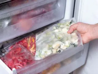 冷凍保存で食費を激減！食材を冷凍させるのにもコツがある…!?