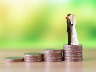 子どもに結婚資金として「300万円」を渡そうと思っていますが、「贈与税」はかかりますか？ 非課税になるのはいくらまででしょうか？