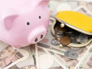 70代単身世帯の平均貯蓄は「1433万円」！ でも「中央値」との差額にビックリ!?