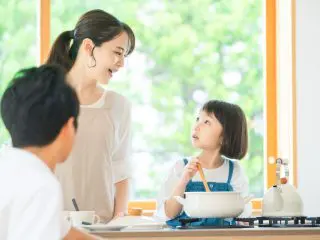 夏休みは子どもの「昼食代」が悩み！ 食費が給食費の「1.6倍」になる!?