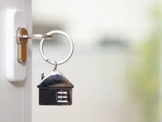 【マイホーム購入】防犯対策はマンションのほうがよい？ 一戸建てでできる対策は？