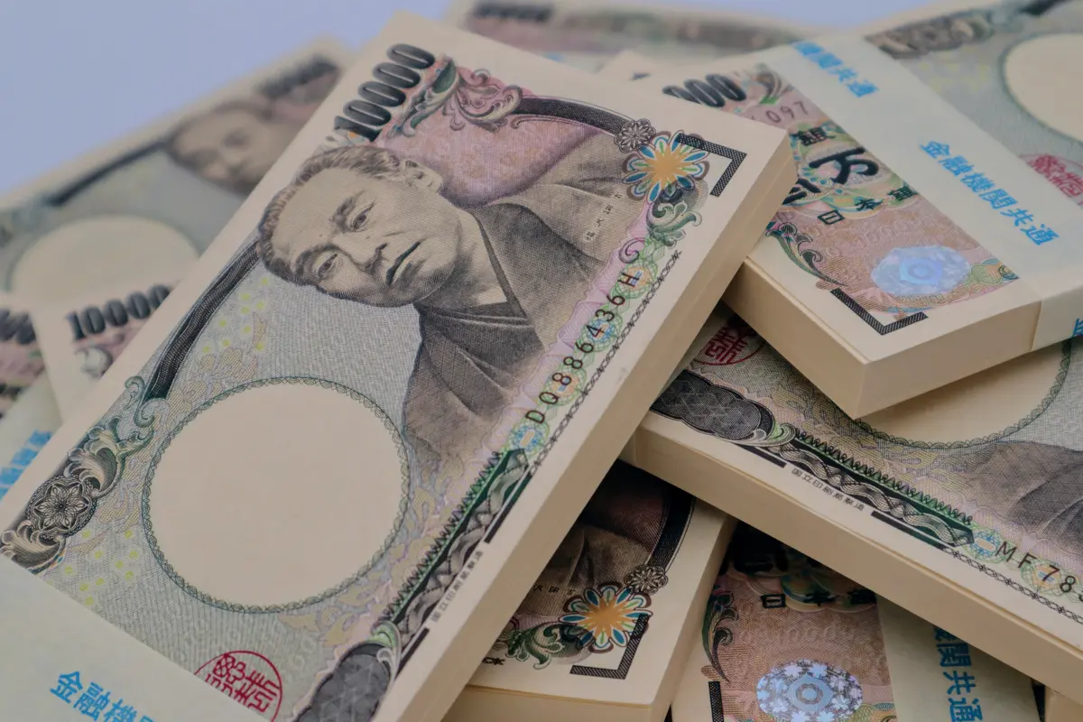 宝くじで「高額当選」！ 家族に200万円渡すと贈与税がかかる？「非課税」にする方法はあるの？