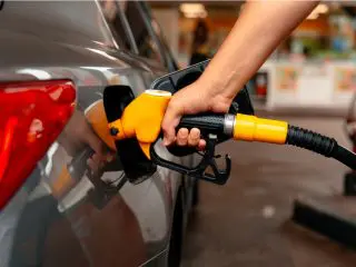 値上がりが続くガソリン代にやきもき…。無理なく節約する方法ってあるの？