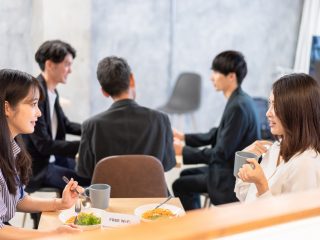 「自炊」は面倒、「外食」は高い。職場でのランチはどうすれば節約になる？