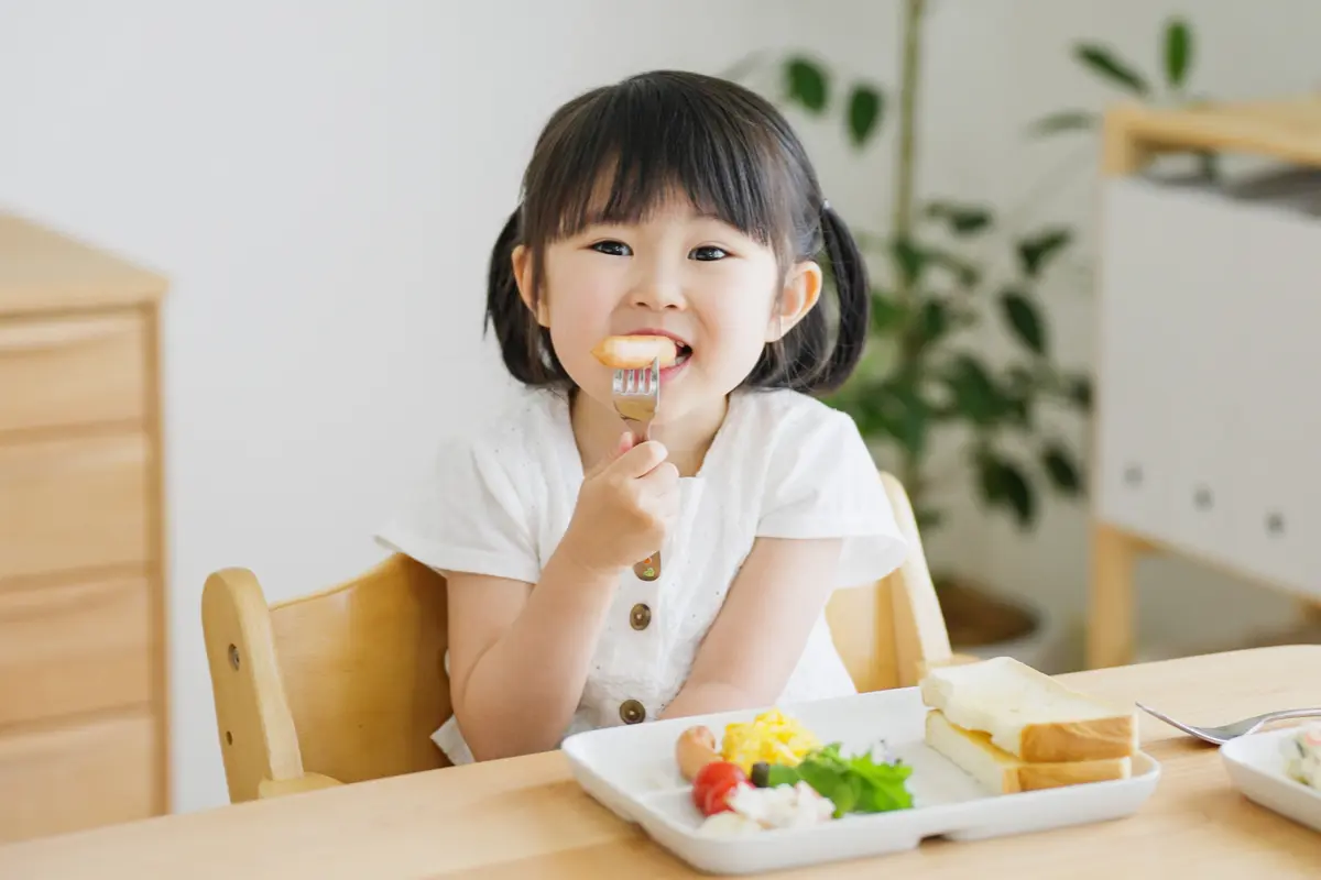 子どもの食費は「大人」以上!? 離乳食で「月1万円」かかる場合もあるって本当？