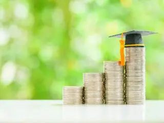 まだまだ終わらない奨学金の返還……家計を圧迫している時の対処法は？
