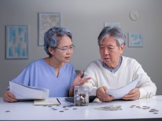 生活が苦しく「年金生活者支援給付金」を受け取りたいです。月収9万円で受けられるでしょうか？