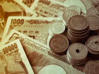 実家の遺品整理で「旧1万円札」や「高級品」が出てきた！ これって税金申告が必要？
