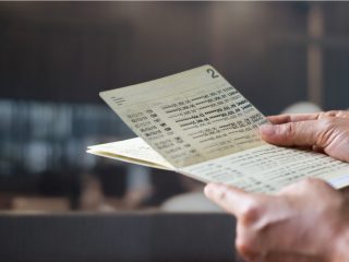 45歳で「貯蓄300万円」は少ない？ 年代別の「保有資産」や「預貯金」について解説！