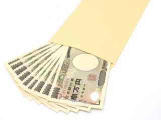 親がお盆の帰省費用「10万円」を出してくれました。何か税金に関係しますか？