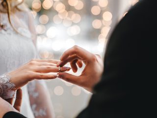 結婚式のご祝儀は「総額180万円」!? ご祝儀にも「贈与税」はかかるのか解説！