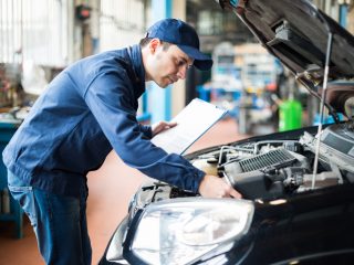 「車検代って高くない？」→車検を無視して車に乗り続けると「免停」や「罰金」に!? 車検切れの対処法とは？