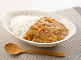 子どもが夏休みなので毎日「カレー」です。飽きたと言われるのですが、ほかに楽でコスパの良いメニューはありますか？