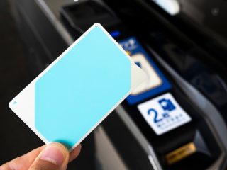 「Suica」「PASMO」が一時販売中止に！ モバイル化も進む交通系電子マネーの今後はどうなる？