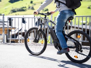 人気のe-bikeが欲しい！ 使える補助金制度はある？