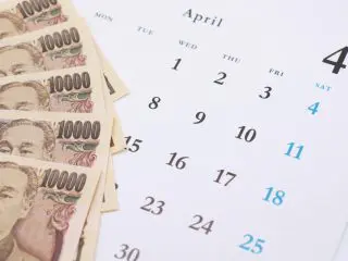 20代で「年収400万円」は高めですか？ 平均はどのくらいでしょうか？