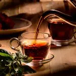 紅茶は「茶葉」と「ティーバッグ」どちらを選ぶべき？ 値段的にはどっちがお得？