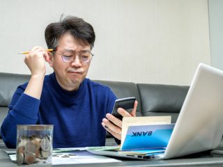 40代で年収400万円。個人年金保険に入っているのですが「iDeCo」に切り替えたほうが得ですか？