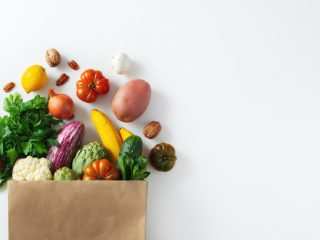 5割以上の人がよく知らない「規格外食品」。野菜などを格安で買う方法は？