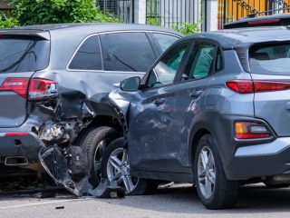 【4人に1人が任意保険なし】無保険車の「被害事故」に遭ったらどうなる？