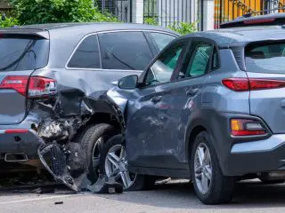 【4人に1人が任意保険なし】無保険車の「被害事故」に遭ったらどうなる？