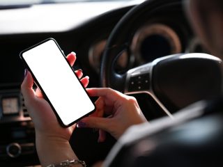 【進化が止まらない】スマホで車を遠隔操作！スマホ連携機能でできること