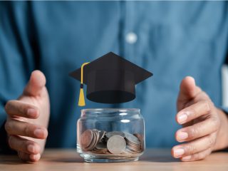 大学入学後、思うようにアルバイトで稼げず困っています。「100万円」ほど奨学金を借りたいのですが大丈夫でしょうか？