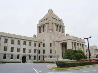 「国会議員」の給料は？議員の各役職における給料を「時給」換算してみた