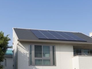 【100万円以上の差も!?】「太陽光発電」を導入する際に知っておきたいこと3選