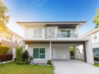 親に「1000万円」もらって家を建てた友人と、全額ローンの私。正直「ズルい」と感じてしまうのですが、友人にも少しは税金がかかってますよね？