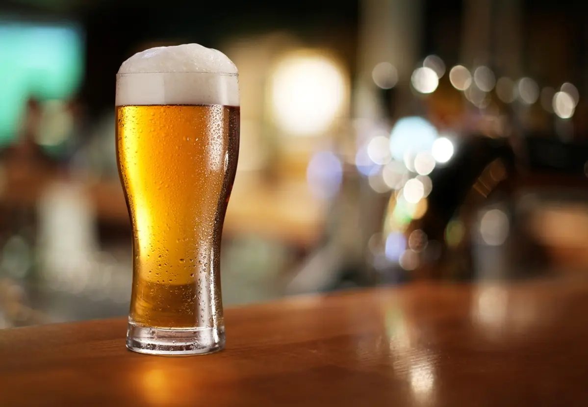 酒税法改正で缶ビールが値下げ！ 飲食店の生ビールやクラフトビールは値下げする？