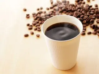 毎朝コンビニで「コーヒー」を買って通勤しています。持参すると「差額」はどのくらいになりますか？